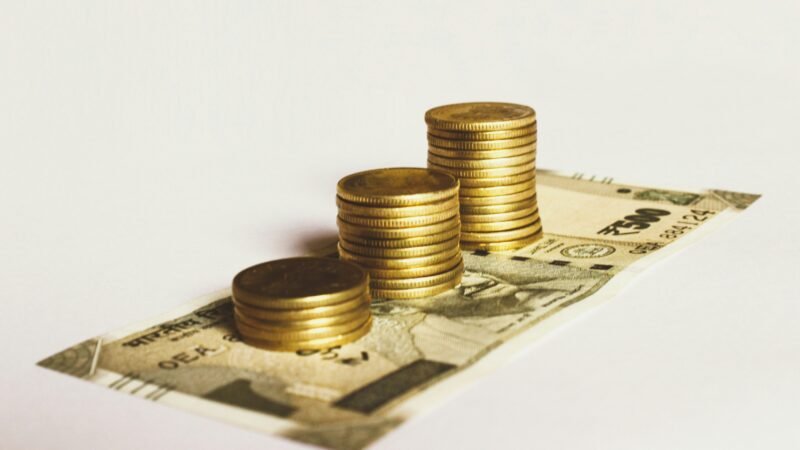 Money just slips through my fingers? पैसा हाथ में टिकता ही नहीं