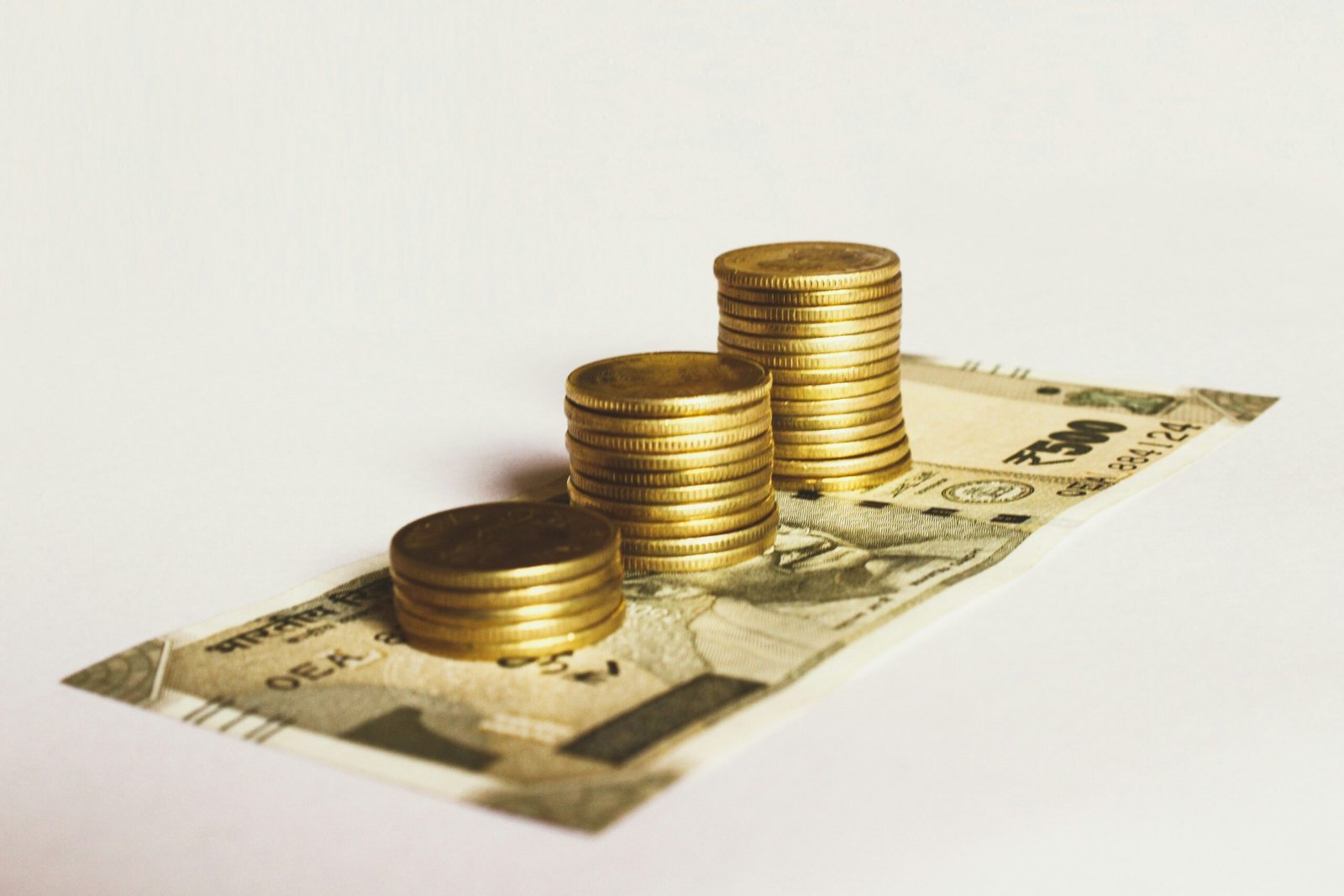Money just slips through my fingers? पैसा हाथ में टिकता ही नहीं